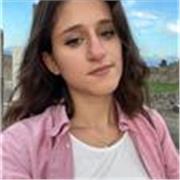 Laureanda Impartisce lezione di Matematica, Italiano, Filosofia, Antologia, Epica, Geografia e Geometria. Impartisce lezioni di ripetizioni dalle scuole elementari al Liceo