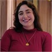 Licenciada en bellas artes y diseñadora de interiores. 
Poseo titulación en arte terapia y formación pedagógica 