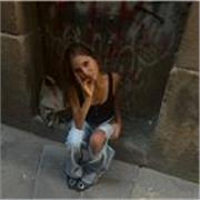 Profesora en idiomas con experiencia también en el extranjero. Entusiasta, alegre y sociable.
