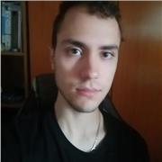 Soy un estudiante de Física que imparte clases de física y matemáticas a alumnos de secundaria y bachillerato.