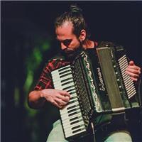 Aulas de piano popular, piano erudito incitante e acordeom, presenciais em brasília df ou online para todo o mundo