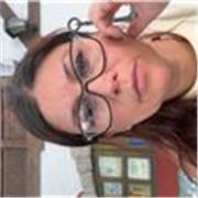 Con formación pedagógica inglés, matemáticas, ciencias naturales y sociales.