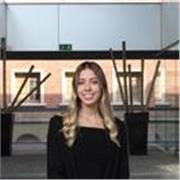 Estudiante de economía y politica internacional en ESADE. Experiencia de profesora de inglés y mates a niños entre 10 y 20 años. 