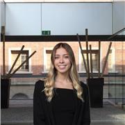 Estudiante de economía y politica internacional en ESADE. Experiencia de profesora de inglés y mates a niños entre 10 y 20 años.