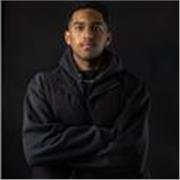 I have a native level of English , I can help with all aspects of english from speaking to writing and conversational!