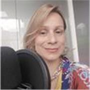 Licenciada en Educación, mención Desarrollo Cultural, actriz y músico profesional con más de 30 años de experiencia. 