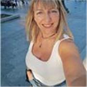 Profesora de Inglés universitaria con 35 años de experiencia y especializada en FCE y CAE de Cambridge.