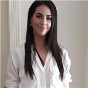 Soy profesora de educación primaria, pero también he dado clases a adultos de euskera y español en la Universidad. Me encantaría dar clases de inglés a niños porque es la especialidad que elegí en mi carrera pero no me importaría dar clases de cualquier o