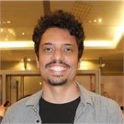 Roteirista... (acho que é isso) dá aulas de Literatura e Escrita Criativa