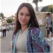 Profesora de lengua castellana y literatura, latín, inglés, historia del arte, filosofía, literatura universal y oratoria.