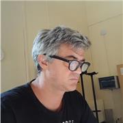 Insegnante di storia di liceo impartisce lezioni di storia a studenti delle medie e superiori