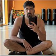 Istruttore certificato insegna fit boxe, kick boxing e boxe