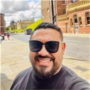 Maestro de canto profesional, graduado en cuba 
canta