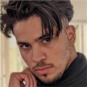 j'ai vu une annonce dans facebook pour enseigner l'anglais et je suis passionné de cet domaine, alors j'ai postulé