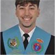 Profesor de Educación Primaria recién graduado, capacitado para dar cualquier asignatura de la etapa e incluso de ESO. 