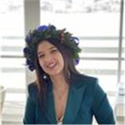 Ho una laurea in lingue aziendale e un master in marketing