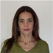 Profesora universitaria con más de 20 años de experiencia docente enseñando a jóvenes y adultos.