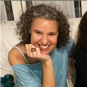Doy clases particulares de inglés y español para extranjeros, hablo inglés, francés e italiano, titulada por la EOI de Alicante. Estaré encantada de poder ayudarte