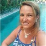 Femme française désireuse d'enseigner sa langue maternelle à autrui