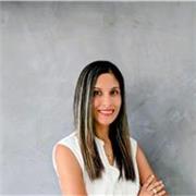 Profesora de Español imparte clases a jóvenes y Adultos