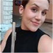 Profesora titulada en Grado Profesional y estudiante de tercer curso de Grado Superior de flauta travesera. Para todas las edades.