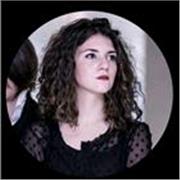 Ragazza laureata in comunicazione Linguistica ed interculturale impartisce lezioni di inglese ed altre materie umanistiche
