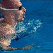 Insegnate intraprendente, a disposizione per ogni tipo di aiuto