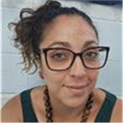 Pedagoga alfabetizadora de crianças, jovens e adultos. Também formada em Filosofia, posso lecionar aulas nas áreas de humanidades