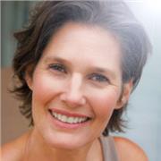 Grande expérience de l'édition de livres et de création de couvertures et d'affiches. Infographiste et illustratrice