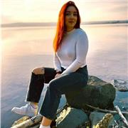 Studentessa universitaria offre aiuto compiti per alunni delle elementari e delle medie