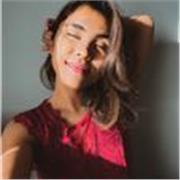 Maria offers English lessons for beginners through conversational