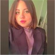 Tutor paziente e preparata per doposcuola online personalizzato.