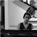 Diplomata in conservatorio offre lezioni di pianoforte a bambini, ragazzi e adulti