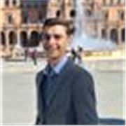 Soy bueno enseñando y haciendo que les guste aprender. Yo prefiero dar clases de refuerzo en verano puesto que sigo estudiando.