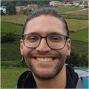 Escritor y profesor particular con amplia carrera académica e investigadora en humanidades y ciencias sociales.