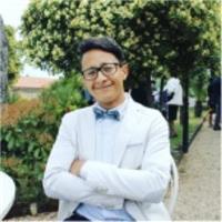 Tutor accademico impartisce lezioni di fisiologia applicata allo sport