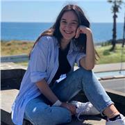 Studentessa di giurisprudenza dà ripetizioni per bambini e ragazzi di elementari e medie