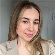 English tutor providing lessons to people of all ages