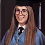 Profesora paciente y con vocación. Interesada en ayudar a niños y niñas de Educación Primaria e Infantil. 
