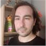 Profesor dinámico, apto tanto para particulares como para grandes grupos. De todas las edades y niveles, 4 años de experiencia.