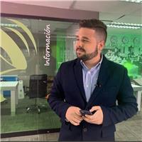 Soy un periodista con amplia experiencia y hablo inglés a un nivel fluido, casi nativo