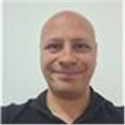 Profesor con Magíster y 10 años de trayectoria internacional