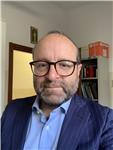 Docente di diritto impartisce lezioni di diritto privato, civile , lavoro, pubblico a studenti delle scuole secondarie e universitari