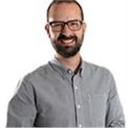 Profesional de la Comunicación y el Marketing imparte clases online.