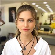 Cours de langue anglaise de 0 à intermédiaire supérieur. J'enseigne aux enfants de 4 ans à 15 ans et je fais des cours d'expressio