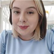 Primary school tutor providing online lessons to children aged 4-8 years old