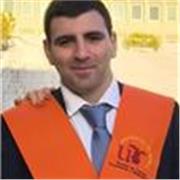 Persona organizada que imparte clases de Economía y Matemáticas a alumnos de ESO, Bachillerato y primeros cursos de universidad.