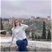 Persona muy empática, con habilidades de comunicación. Puedo dar clases de primaria y ESO, mi especialidad es inglés y química.