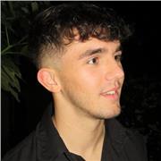 Studente diplomato che sta continuando gli studi ed è al terzo anno di una laurea triennale