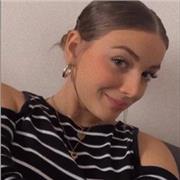 Mi nombre es Andrea, tengo 18 años.
Doy clases de todo tipo de asignaturas
